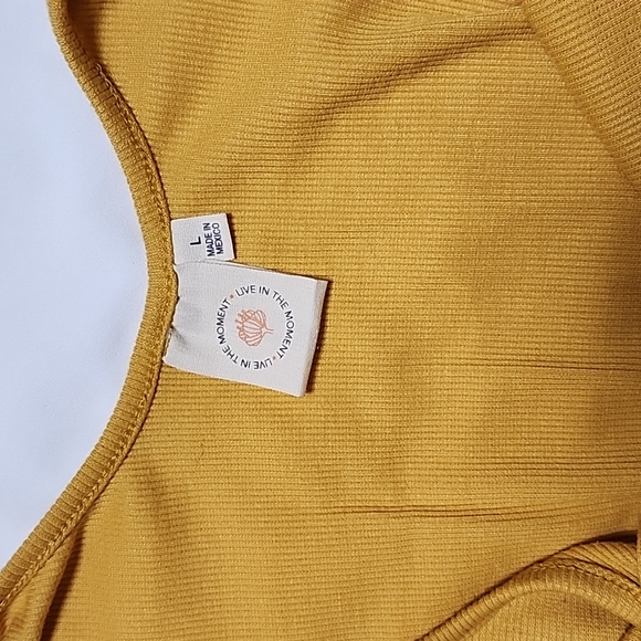 💛 yellow cropped tank top 💛 - Picture 4 of 4